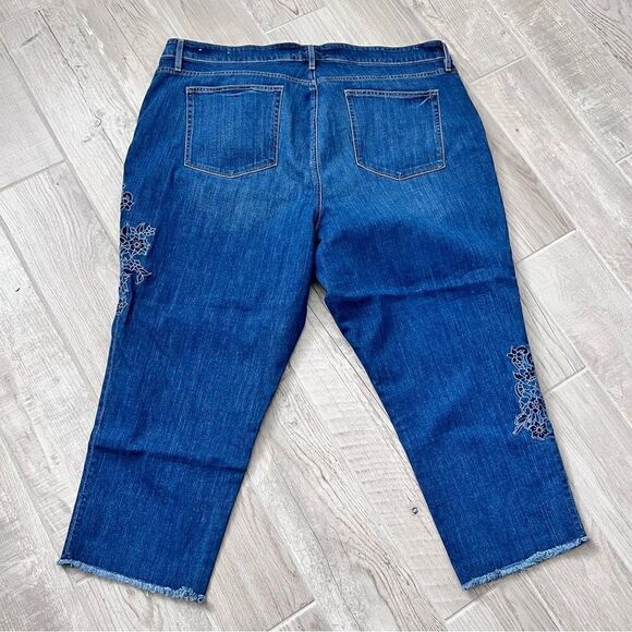 NWT Ann Taylor LOFT Boyfriend Raw Hem Floral Embroidered Jeans 26 (Plus) - Picture 4 of 9